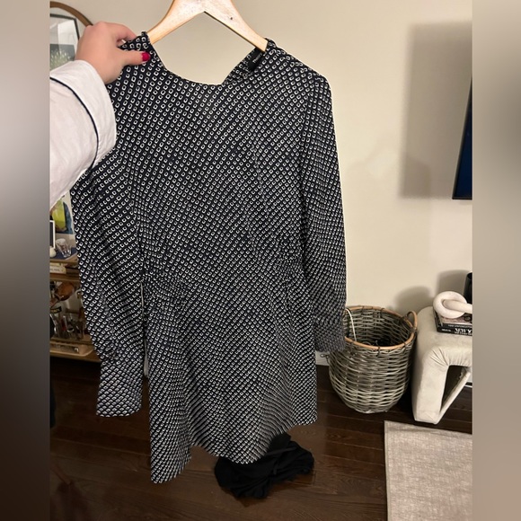 Theory Lucillia Dress in Silk Georgette, Size 0, Navy Pattern. - Picture 2 of 6